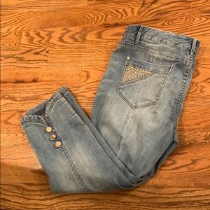 Size 14 Cache Denim Capris With Cute Detail
